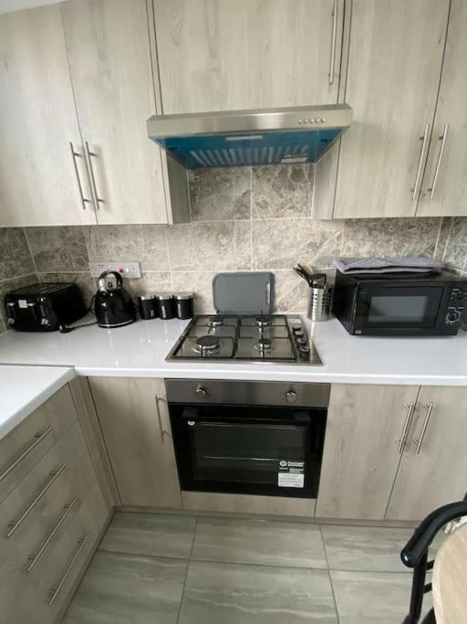 2 Bedroom Flat In London