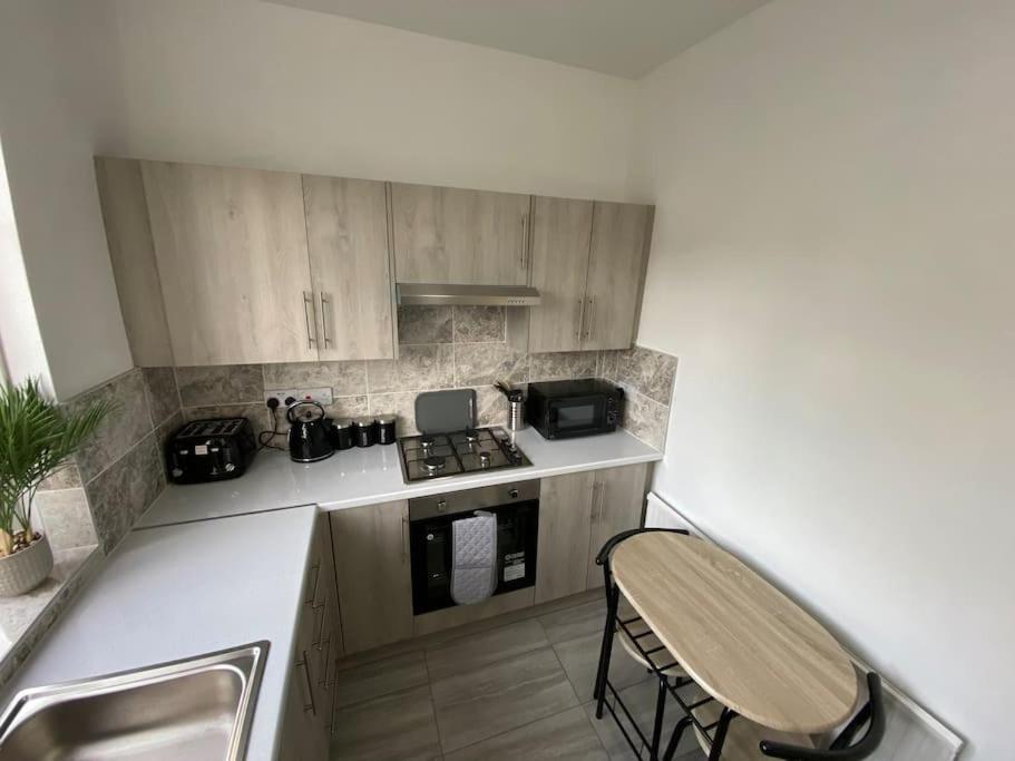 2 Bedroom Flat In Apartment *