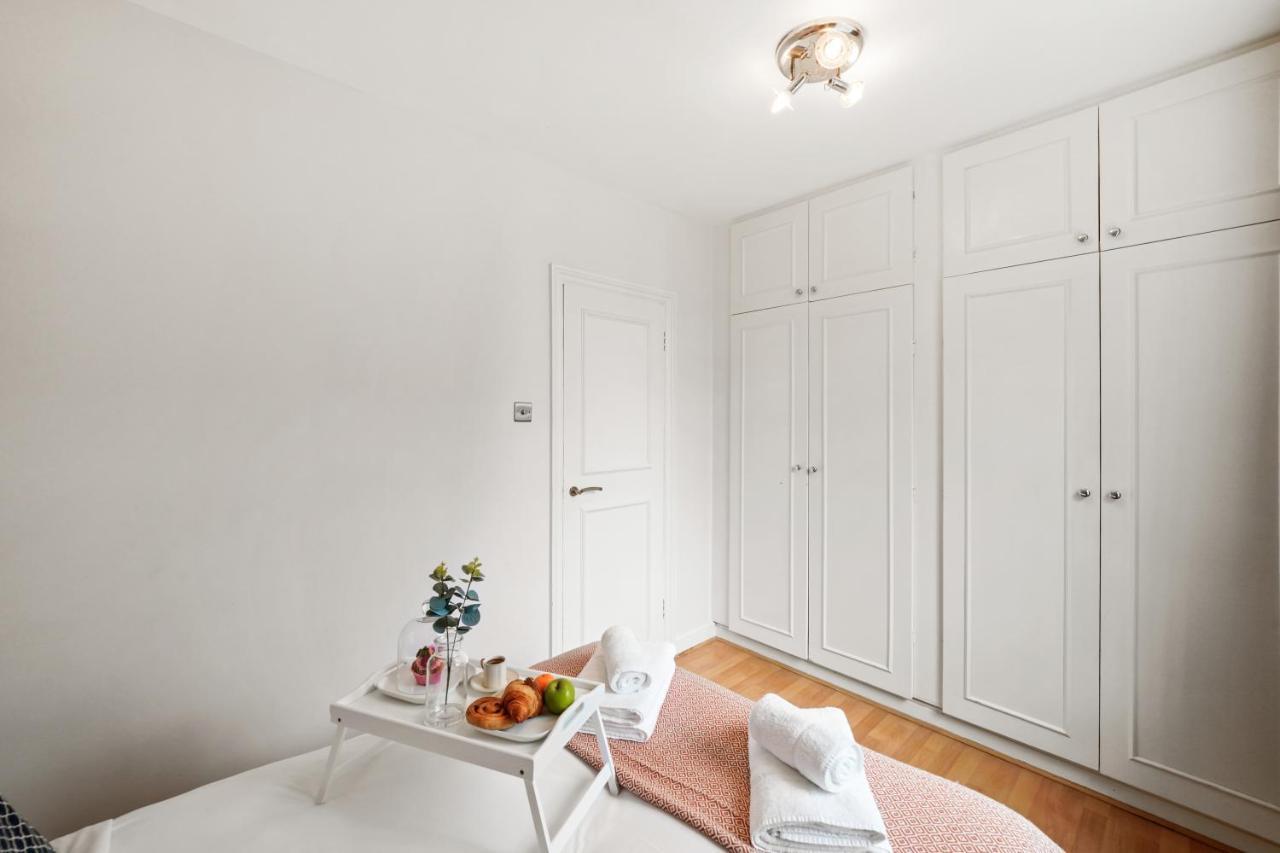 One Bedroom By Dream Key Short Lets & Long Lets Chelsea With Free Wi-fi And Netflix * London
