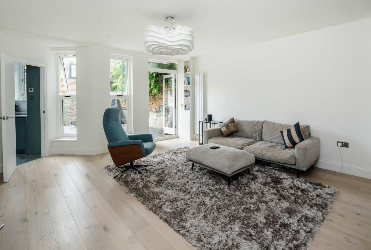 Stylish 2 Bedroom 2 Bathroom In Notting Hill Apartment London