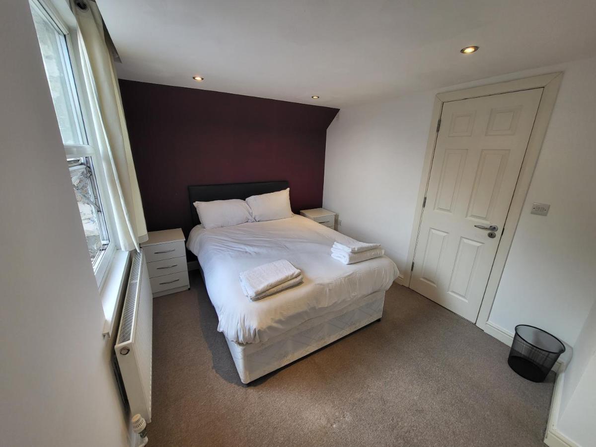 Lejlighed Large 4 Bedroom House In