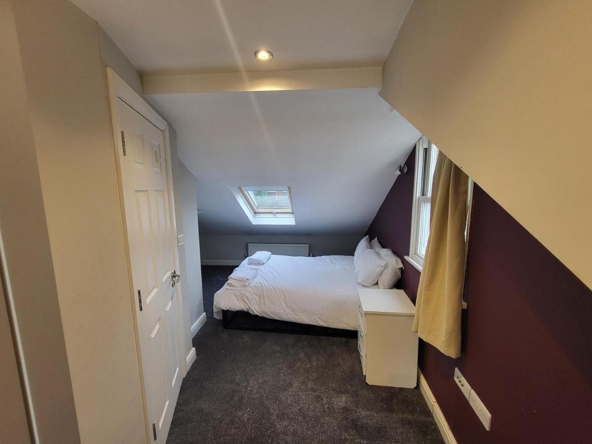 Large 4 Bedroom House In Lejlighed
