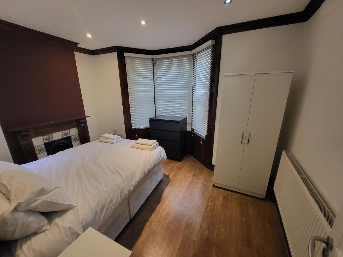 Lejlighed Large 4 Bedroom House In *