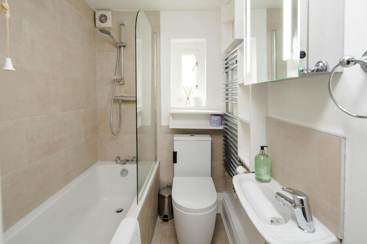 Beautiful Designer Flat In Maida Vale, Sleeps 4 * London
