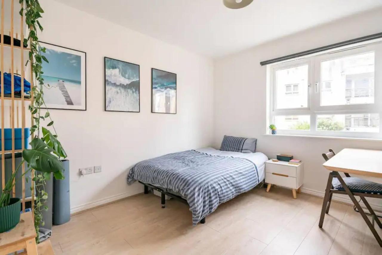 Vibrant & Modern 1bd Flat - Hackney * Londen