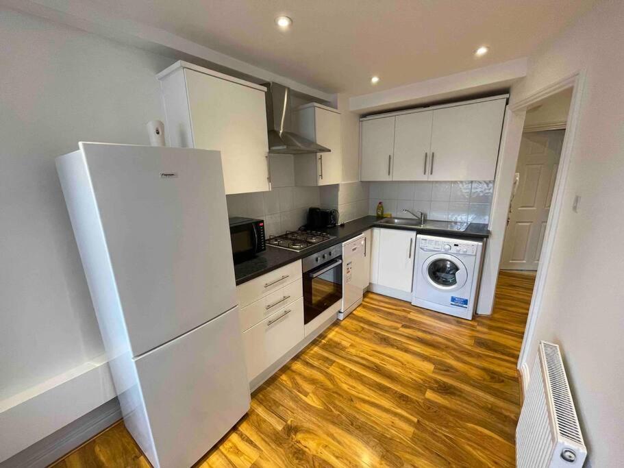 Lejlighed Comfortable 1 Bedroom And Double Sofa Bed Flat *