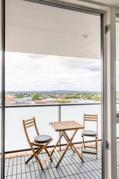 Stylish & Comfortable Top-floor Flat In Harrow * Londen