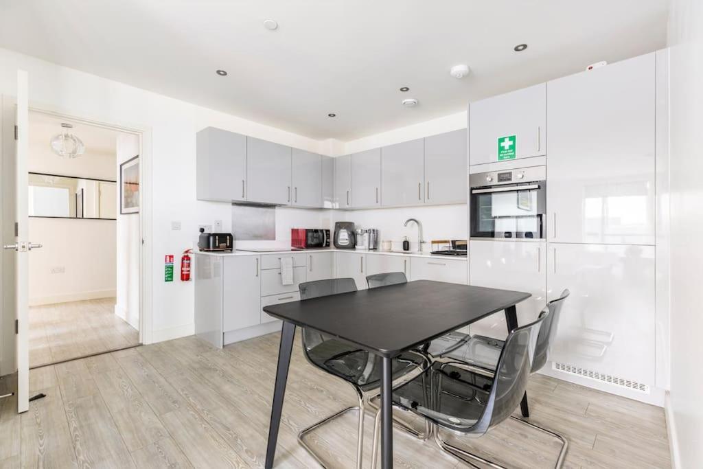 Apartment Stylish & Comfortable Top-floor Flat In Harrow *