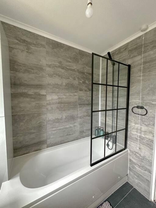 Appartement Comfortable In 3 Bed House *