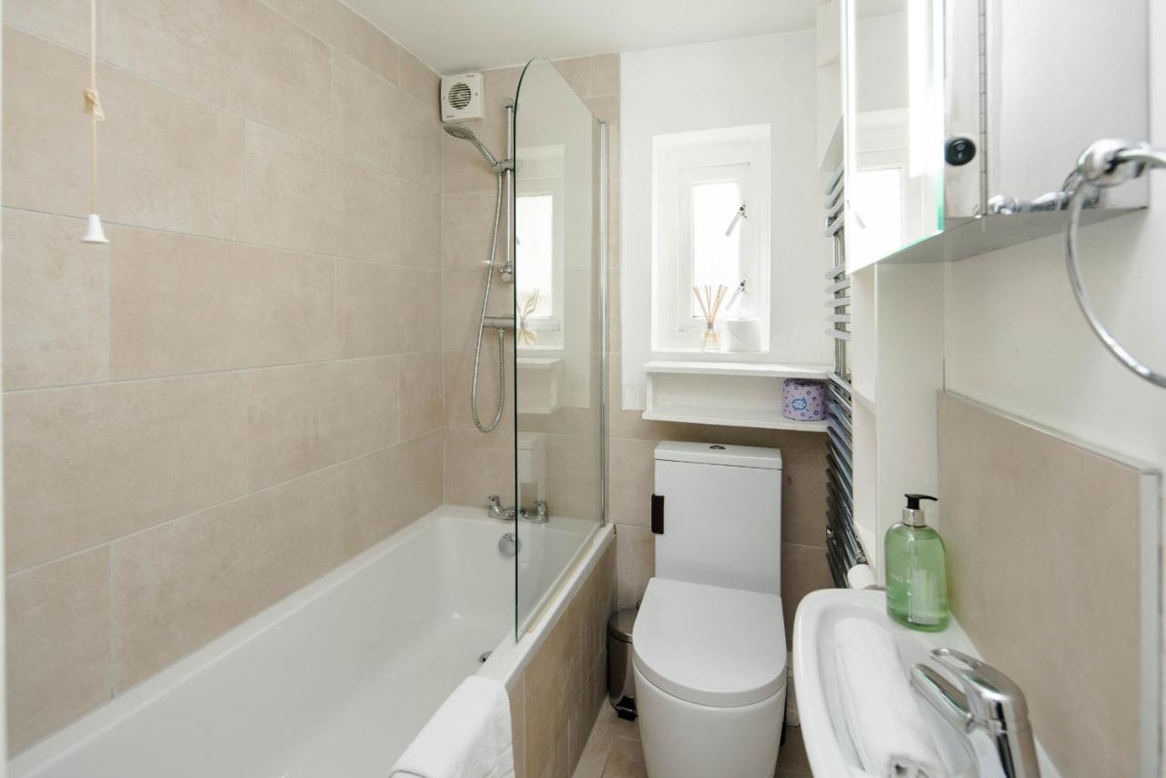 Appartement Beautiful Designer Flat In Maida Vale, Sleeps 4 Londen