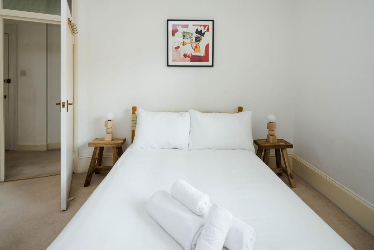 Beautiful Designer Flat In Maida Vale, Sleeps 4 Londen
