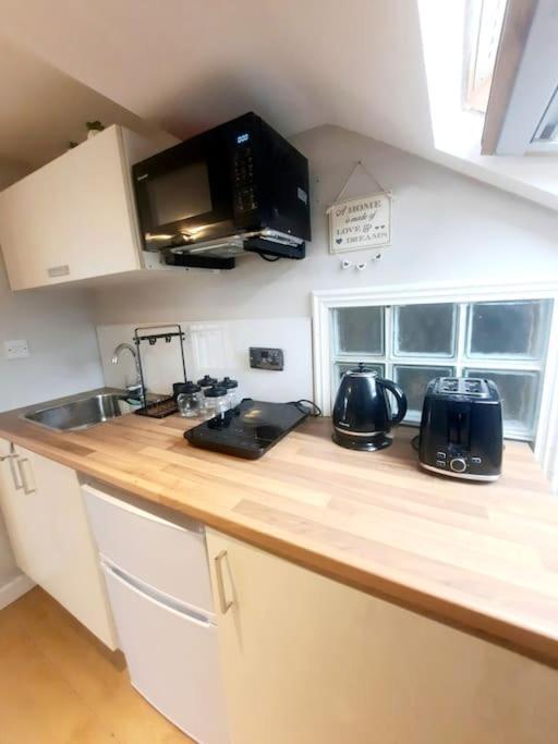 Alross Flat / Private Bathroom