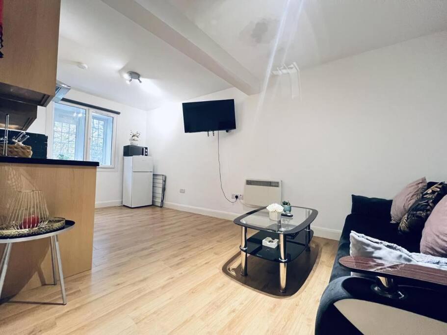 Leilighet Lovely 1 Bed For 3 In Sb6 London