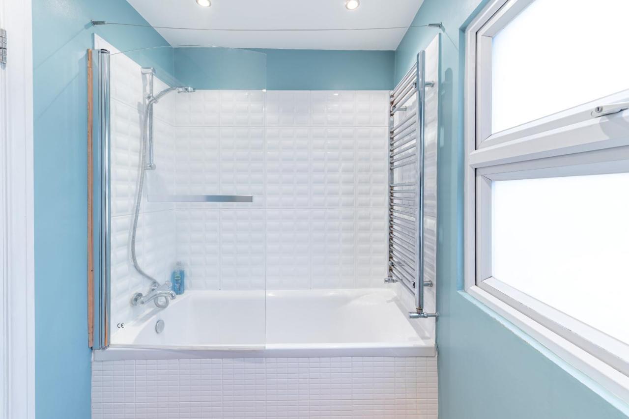 Stylish Shepherds Bush Flat * Londen