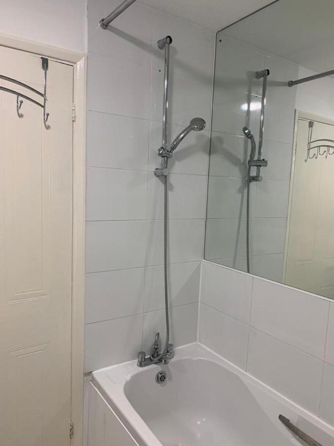 Charming 2-bed House In Semesterbostad