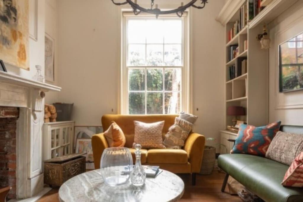 Holiday home Gorgeous Grade Ii Listed Georgian House - Leafy Square Views - *