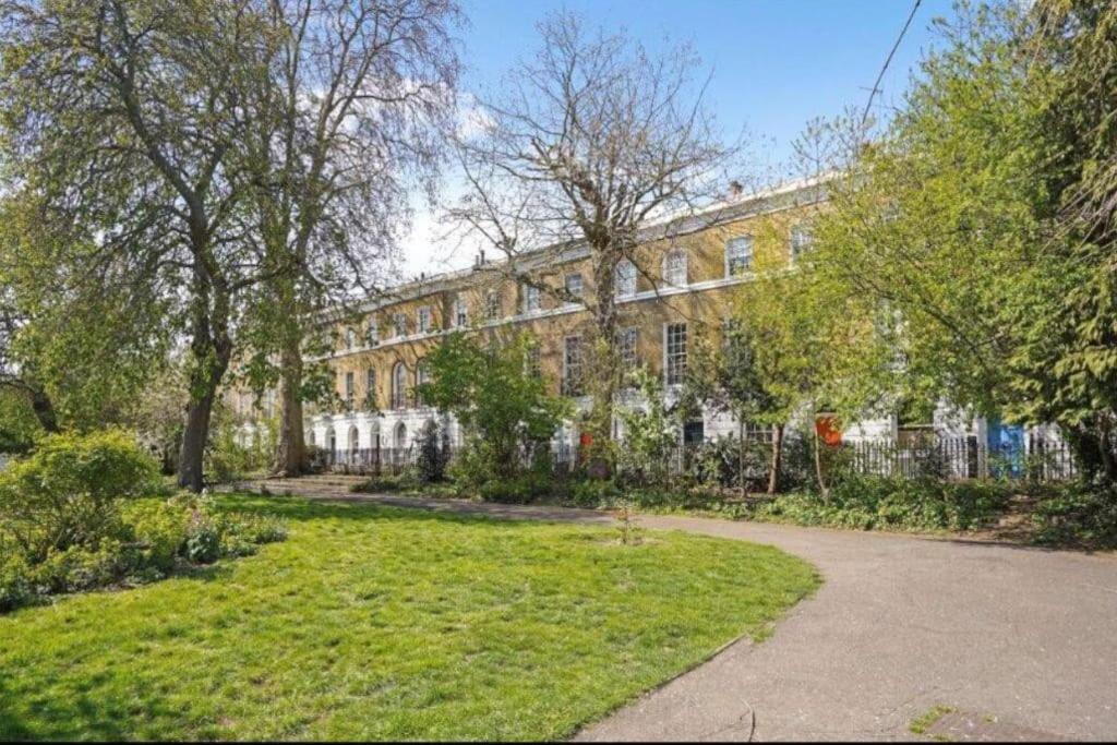 Holiday home Gorgeous Grade Ii Listed Georgian House - Leafy Square Views - *