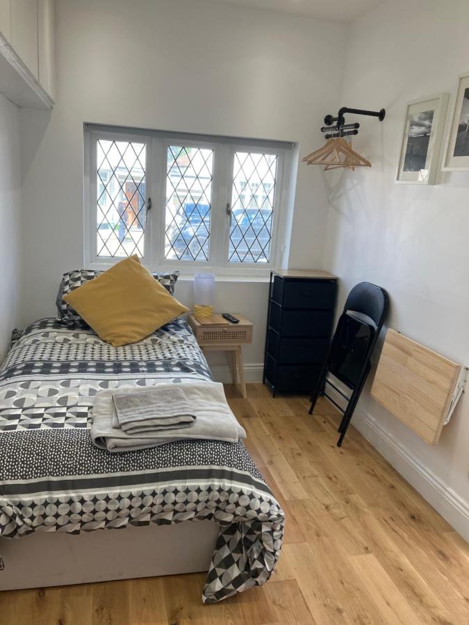 Lägenhet Cosy Self Contained With Private Bathroom 10 Mins To Wembley Stadium London