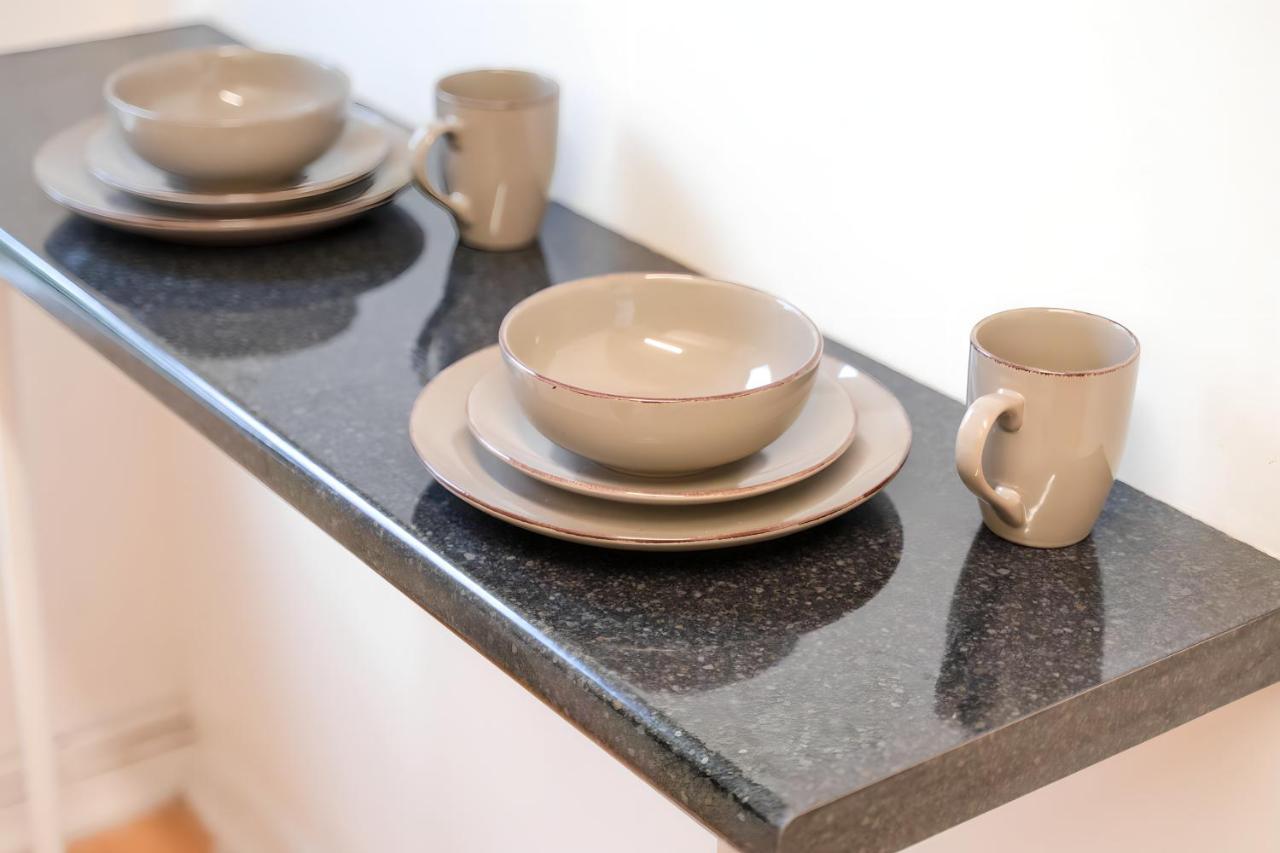 Cozy 2br Retreat, Rental! * Londen