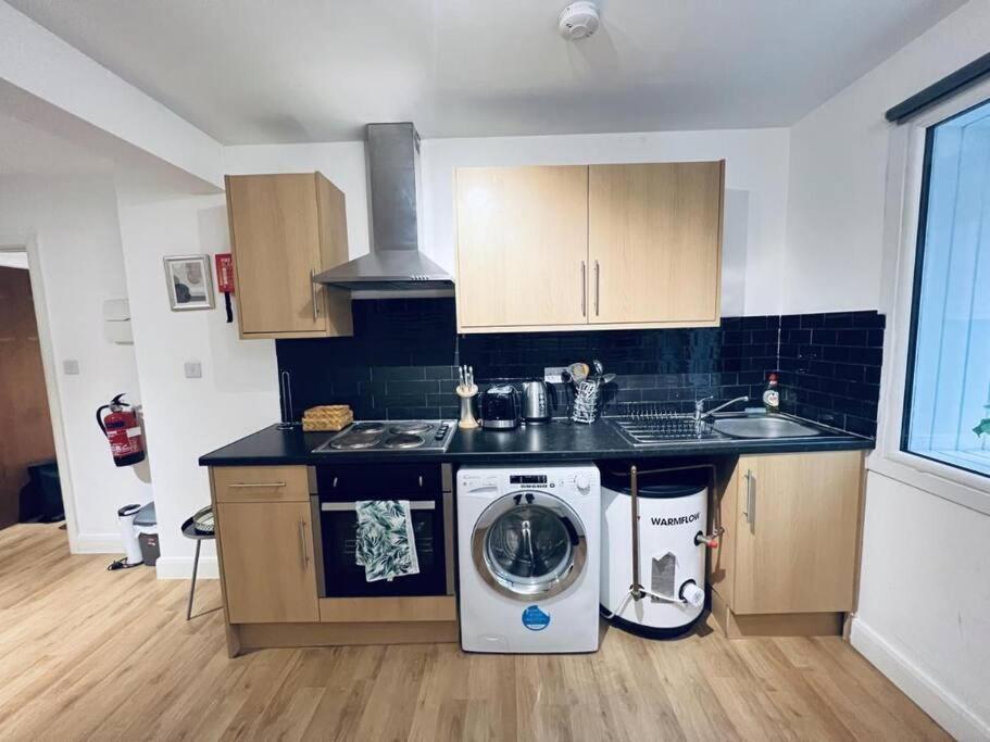 Lovely 1 Bed For 3 In Sb6 London