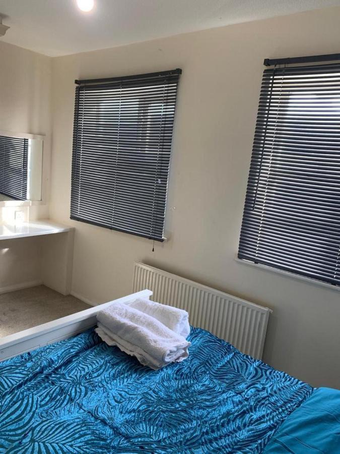 Charming 2-bed House In Semesterbostad