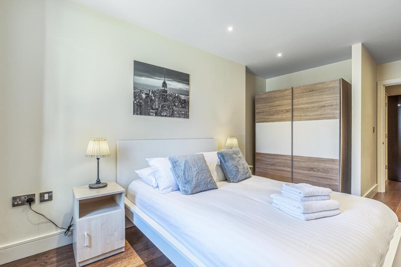 3 Bedrooms Close To Canning Town & Excel Lägenhet *