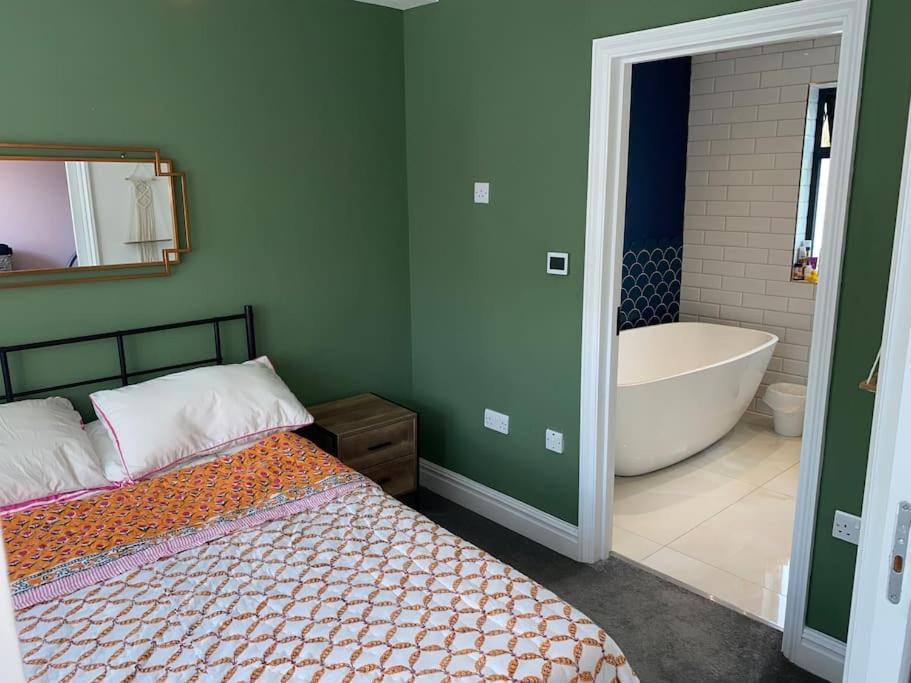 Feriehus Charming House In The Heart Of Xar London