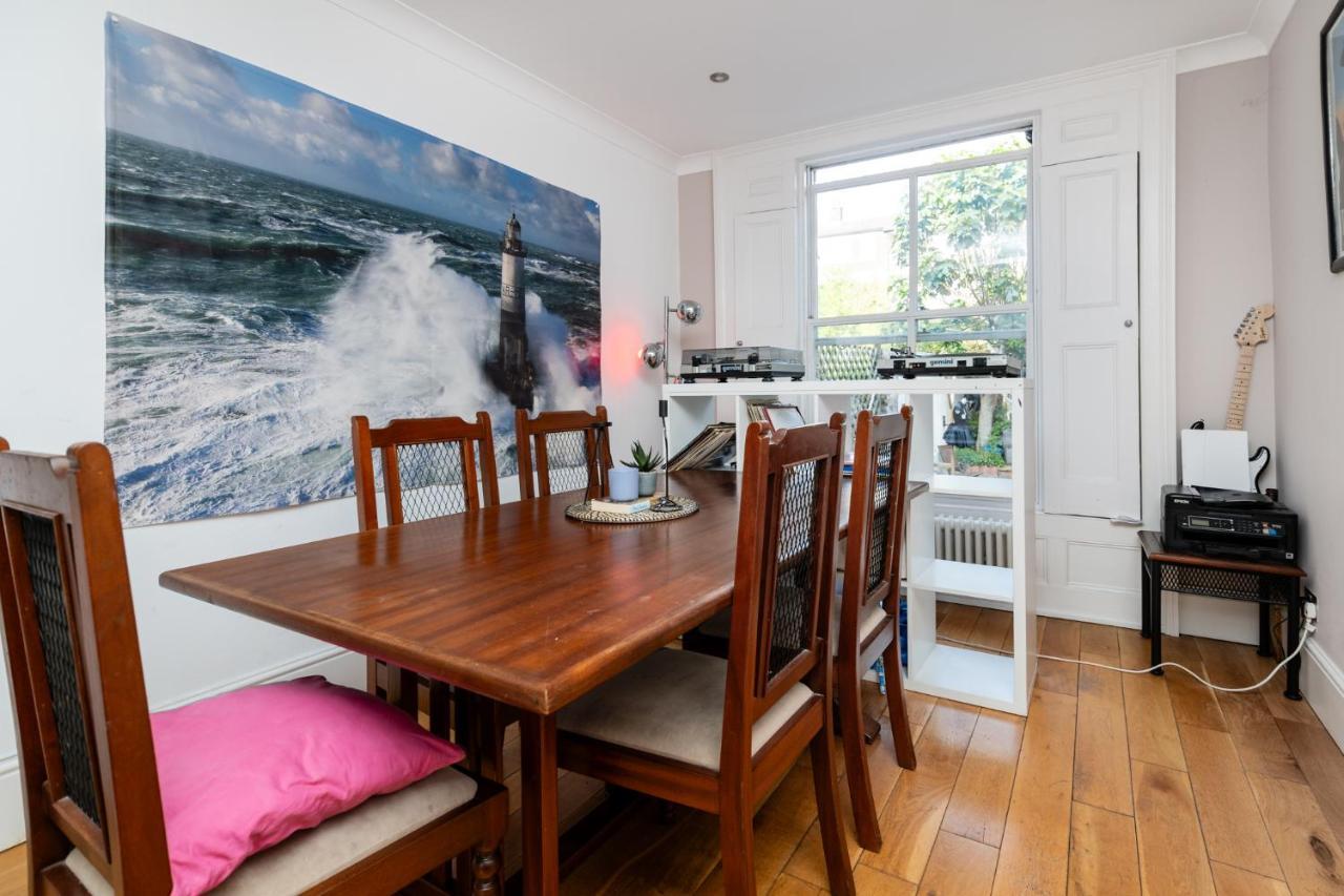 Double W/projector & Garden Hot Tub Londra