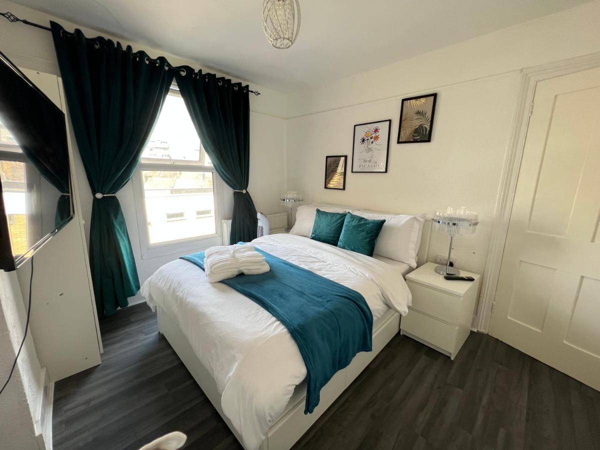 Luxury 1bed Holiday Flat-10 Minutes From Bridge & 3mins Walk To Lewisham Dlr Londra
