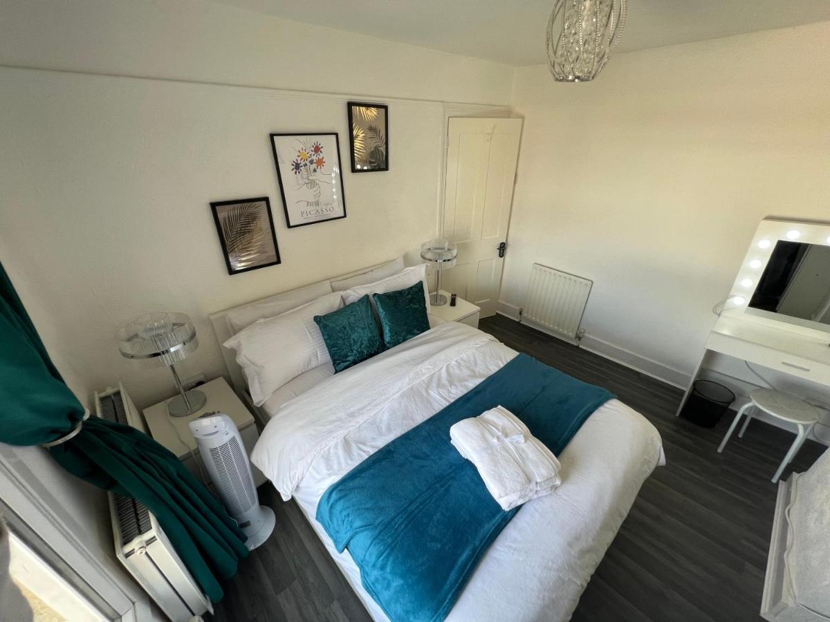 Luxury 1bed Holiday Flat-10 Minutes From Bridge & 3mins Walk To Lewisham Dlr Lejlighed