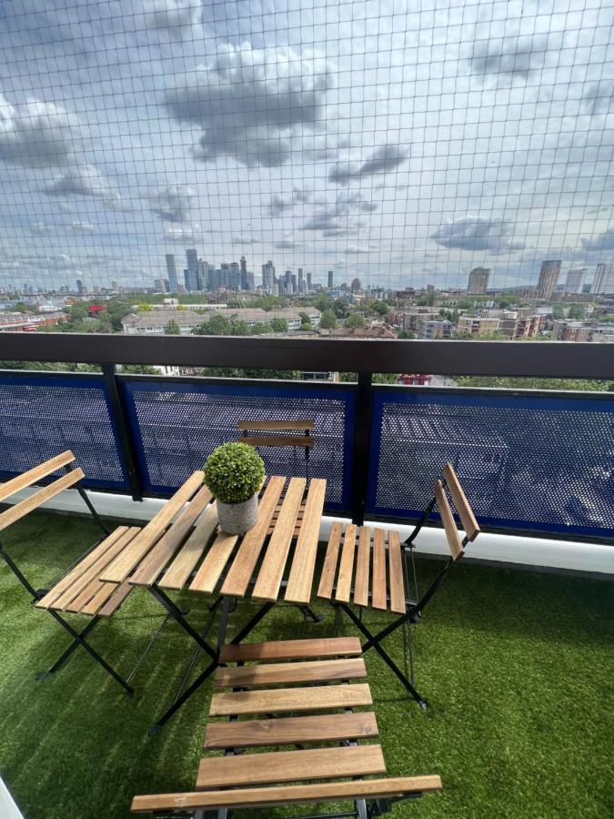 New Tower Bridge , Canada Water 2 Bedroom Flat With A View Lägenhet *