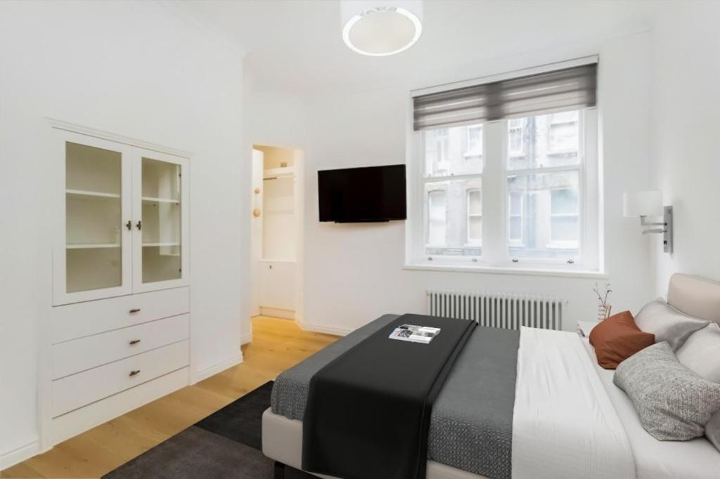Modern Chelsea Flat, 3bd 2bath, With Parking Leilighet London