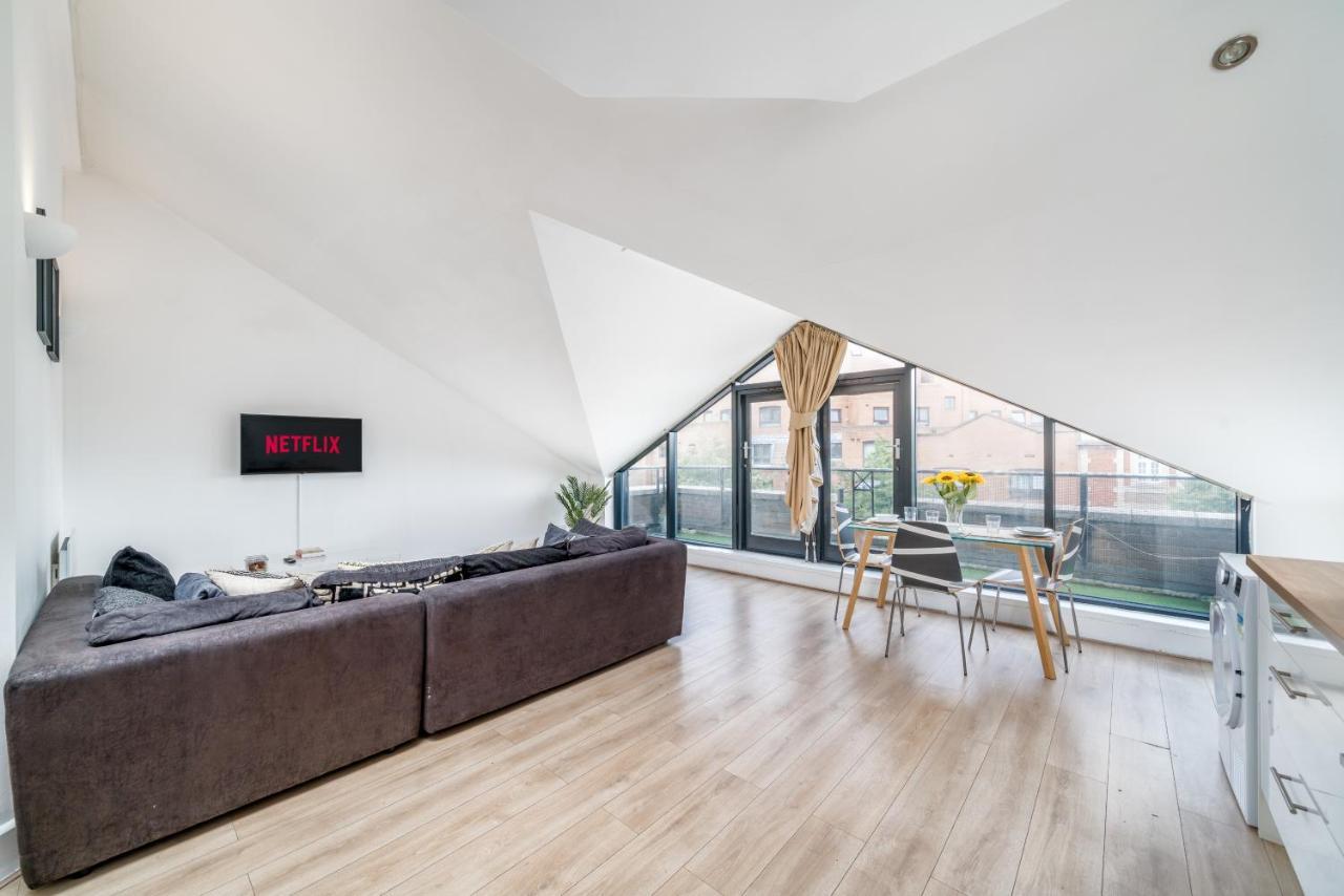Modern 1 Bedroom City Penthouse Appartamento *