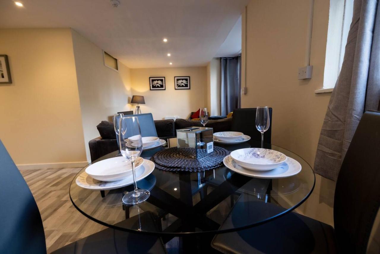 3 Bedroomflat-free Parking-wifi-parking-8people Lejlighed *