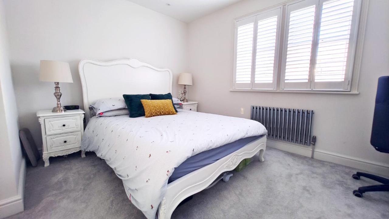 4 Bed Modern House Next To Hyde Park Feriehus London
