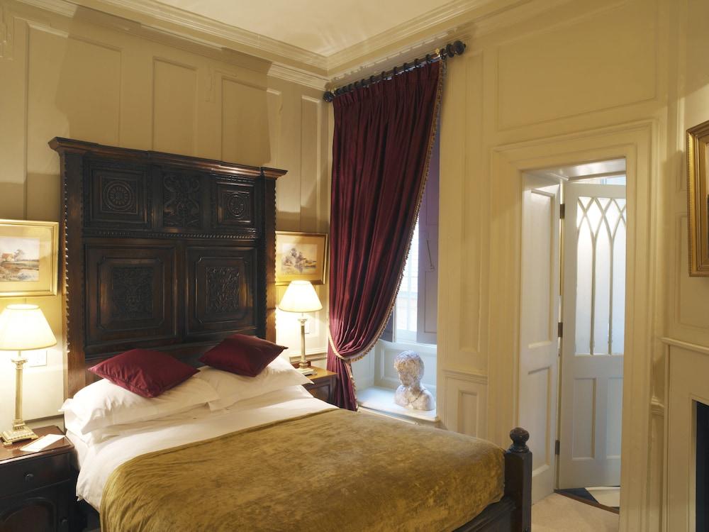 Hazlitt's 4*