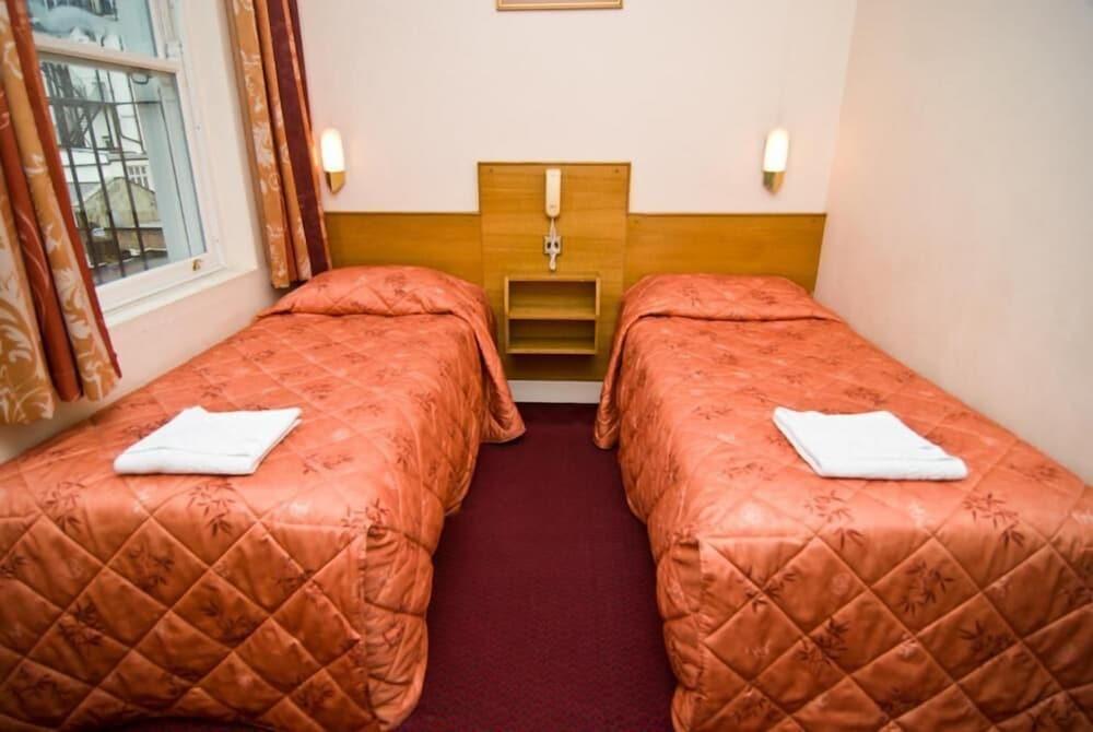 Alexandra Hotel 3*