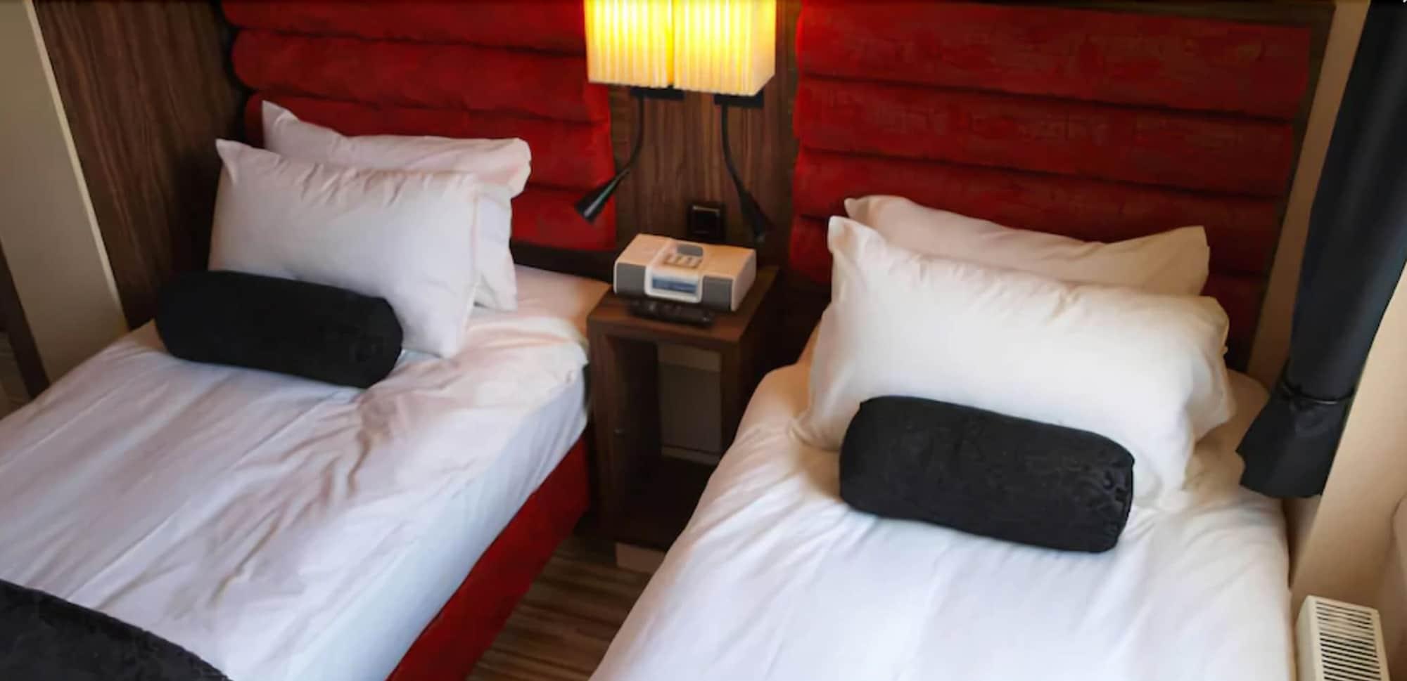 Hotell Simply & 4*