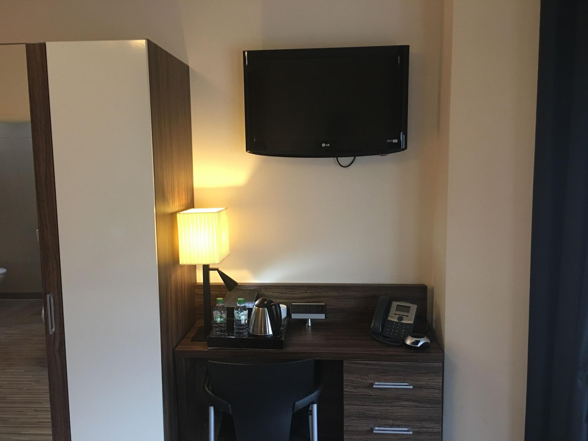 Hotell Simply &