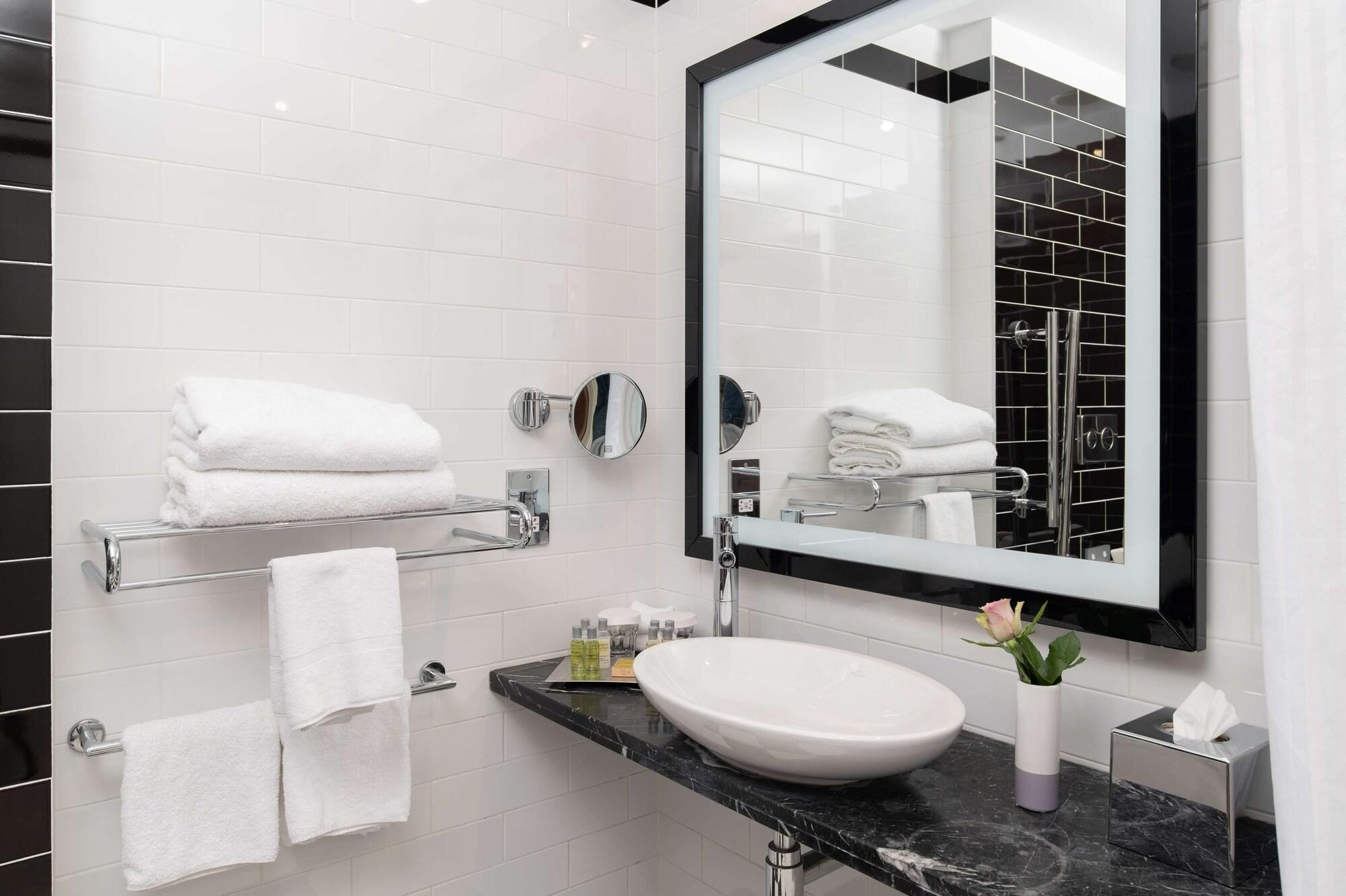 Hilton Wembley Hotel 4*
