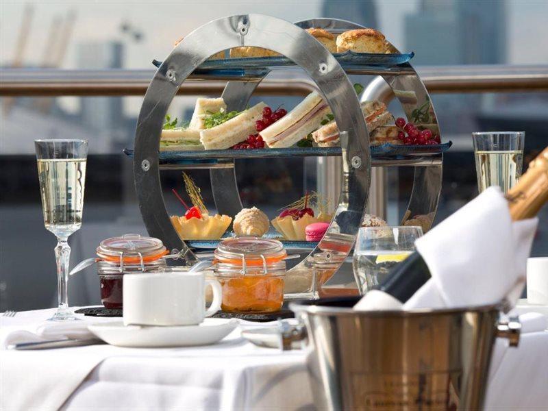 Sunborn Yacht Hotell 4*