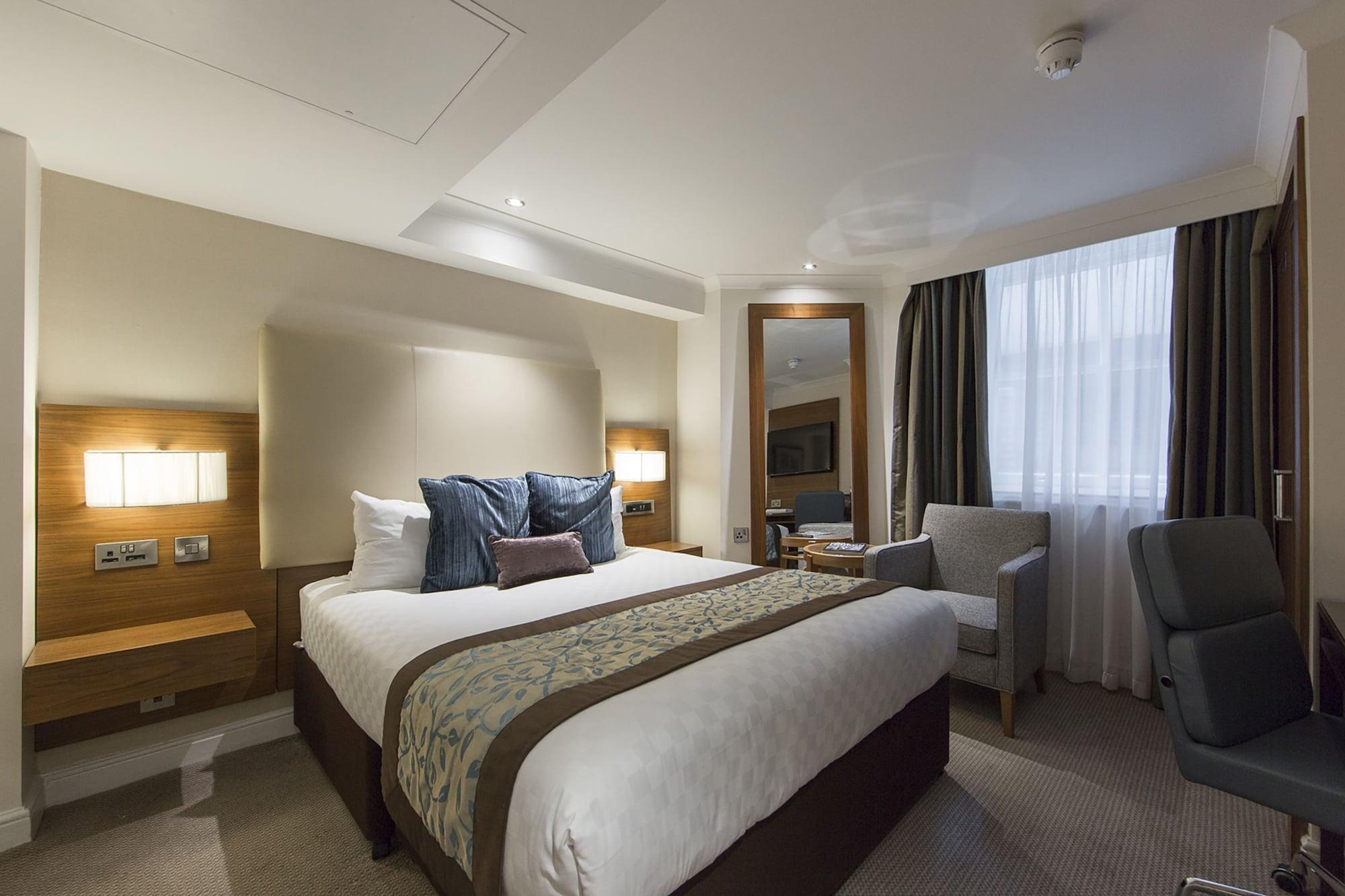 Thistle Piccadilly Hotel 4*
