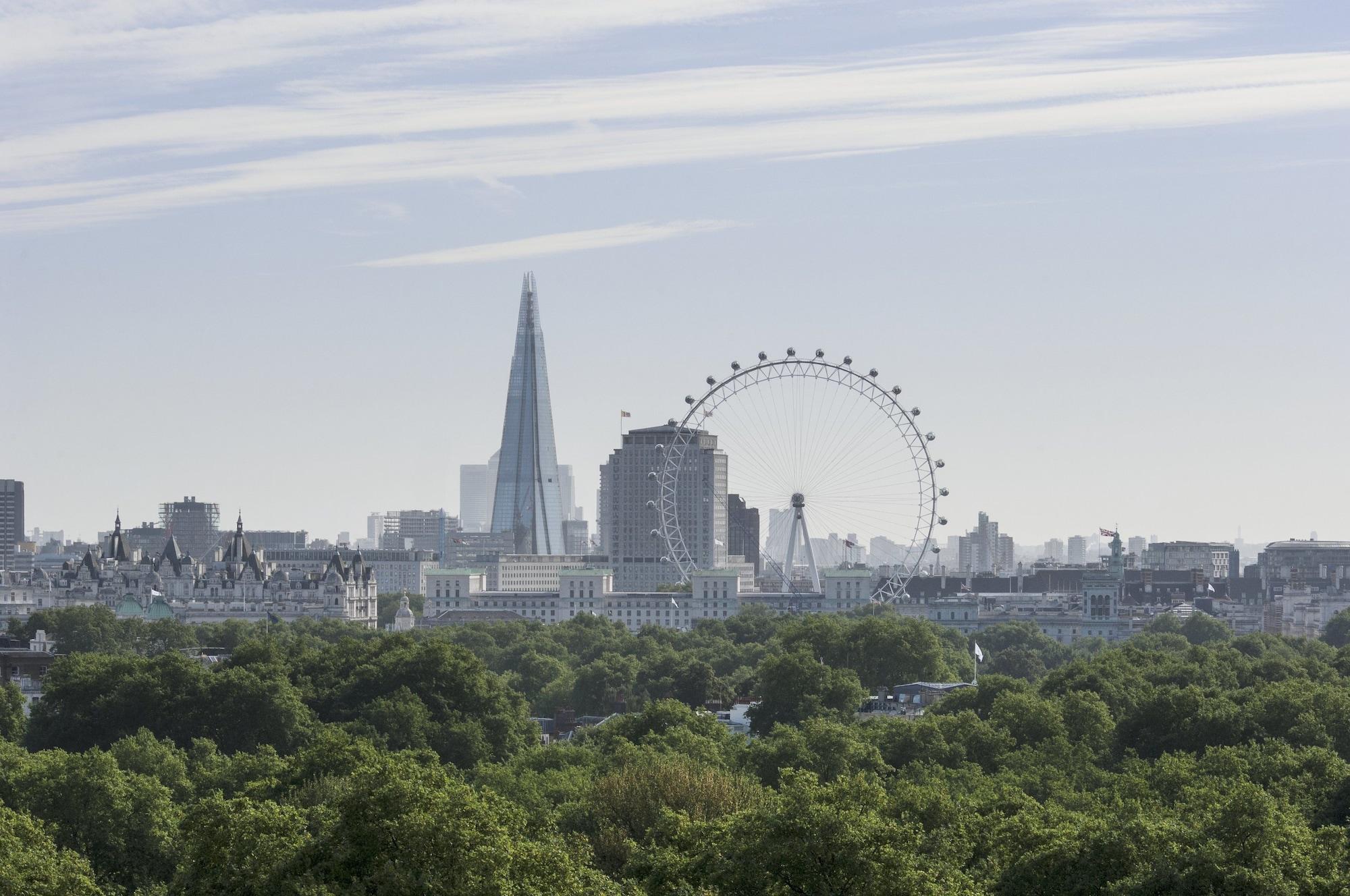 Four Seasons At Park Lane Hotel 5*