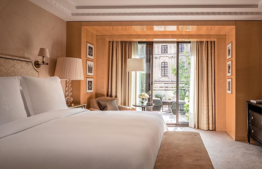 Four Seasons At Park Lane 5*
