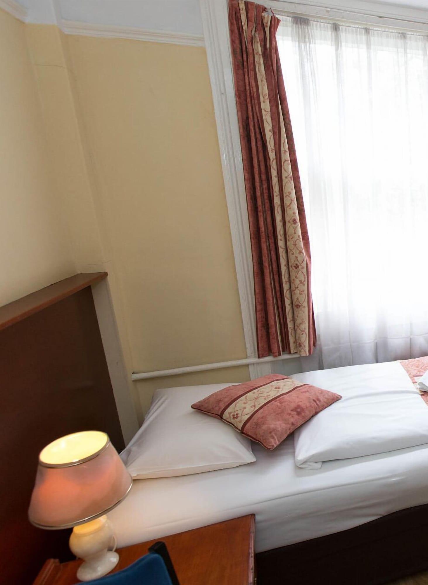 Hotel Dolphin 3*
