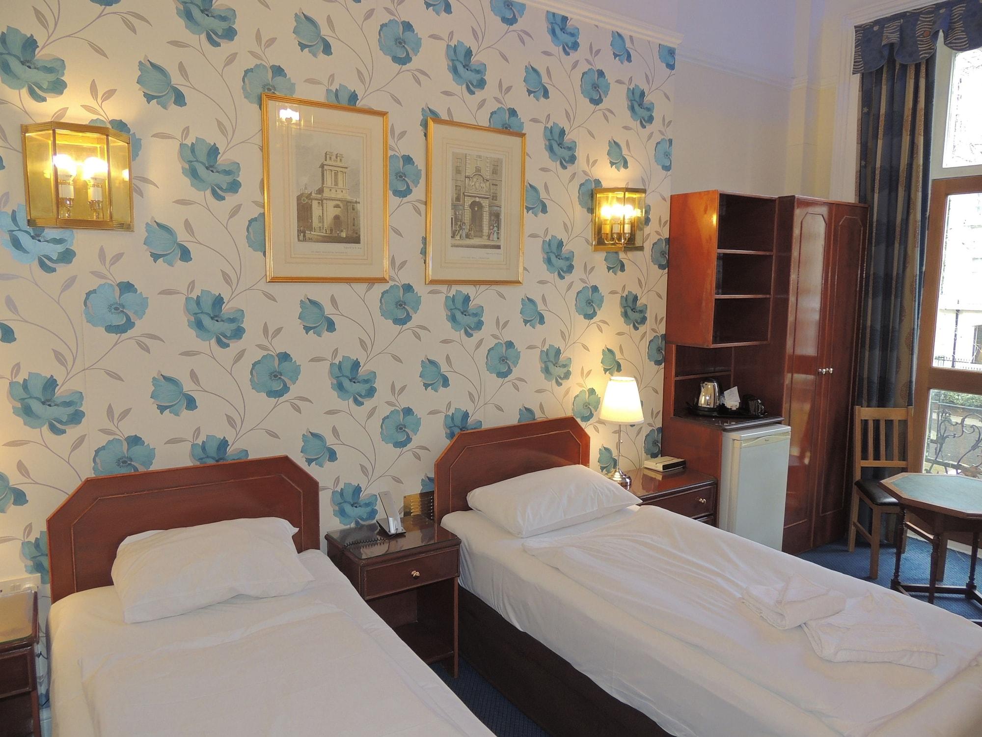Dolphin 3* London