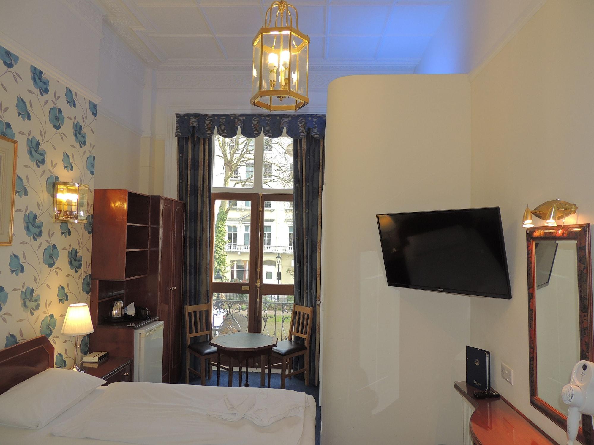 Dolphin 3* London