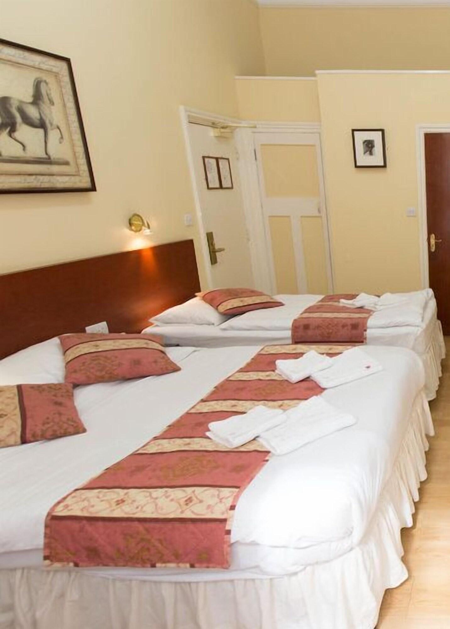 Dolphin 3* London