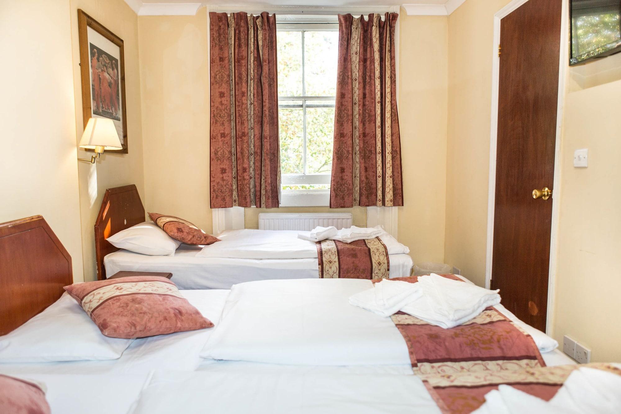 Dolphin Hotel 3*