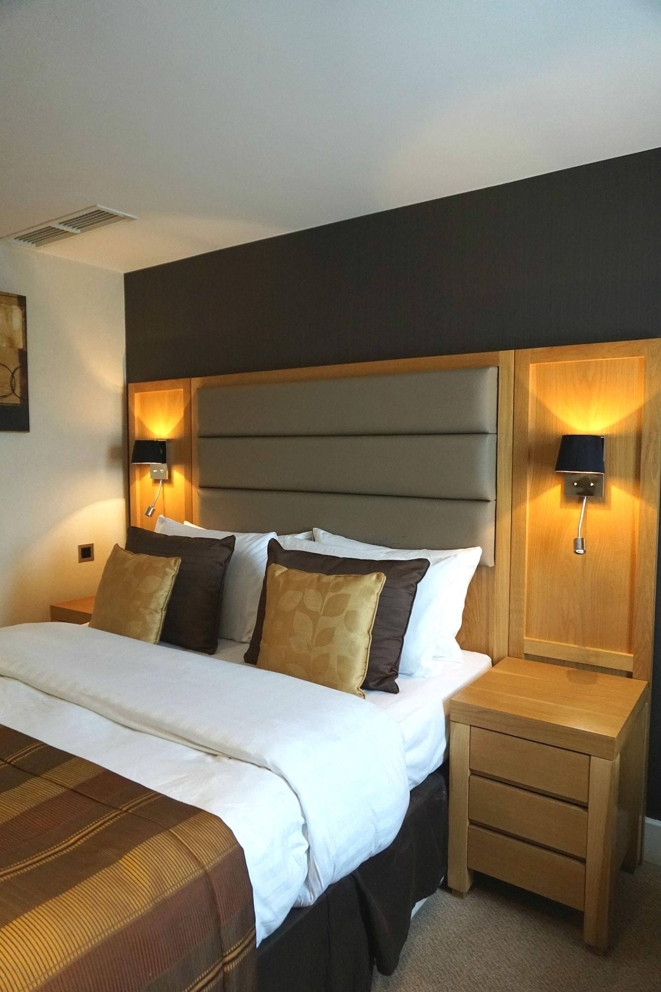 Mornington Kensington, Bw Premier Collection Hotel 4*